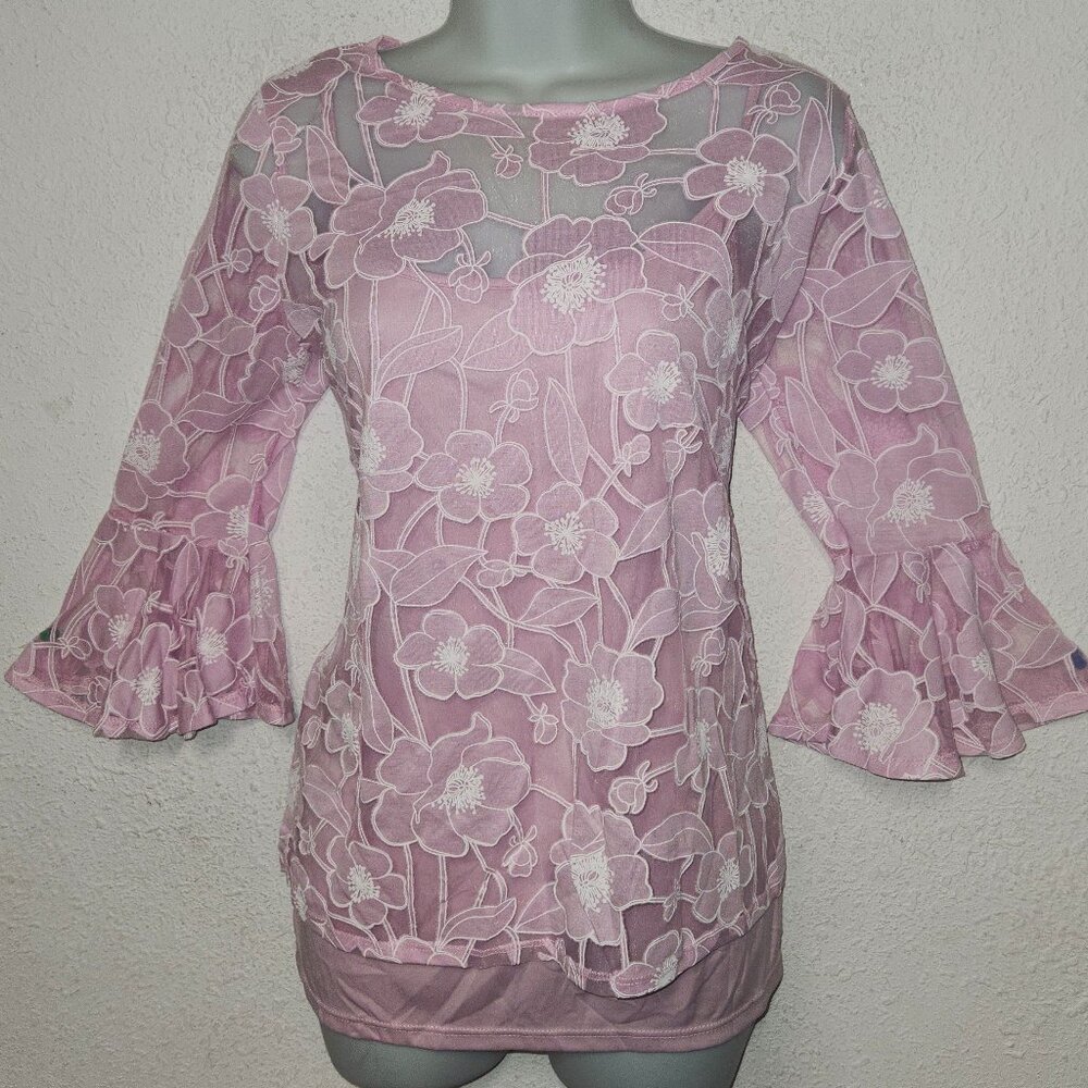 NY Collection**  stylish Pink and white blouse, 2-layers, belled sleeves.. Large